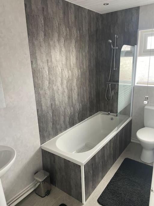 Fantastic Full 3 Bedroom Modern Apartment Belfast Ngoại thất bức ảnh